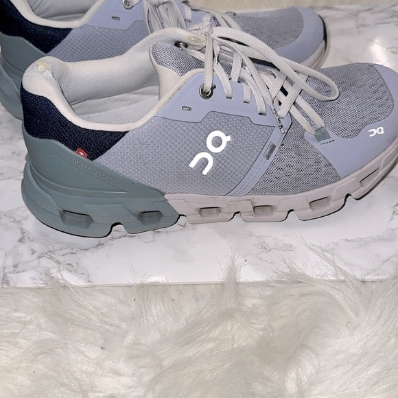 ON Running Cloudflyer 4 Sneakers size 9 - Picture 5 of 12